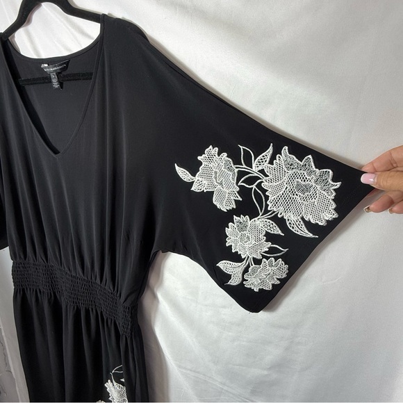 White House Black Market Kimono Sleeve Smocked WaistDress, Embroidery Large NWOT - Picture 5 of 13